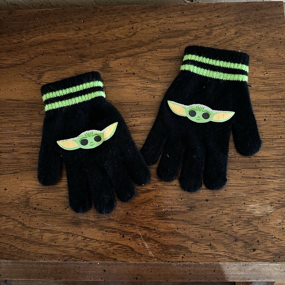 Star Wars Baby Yoda Kids Black and Green Gloves OS